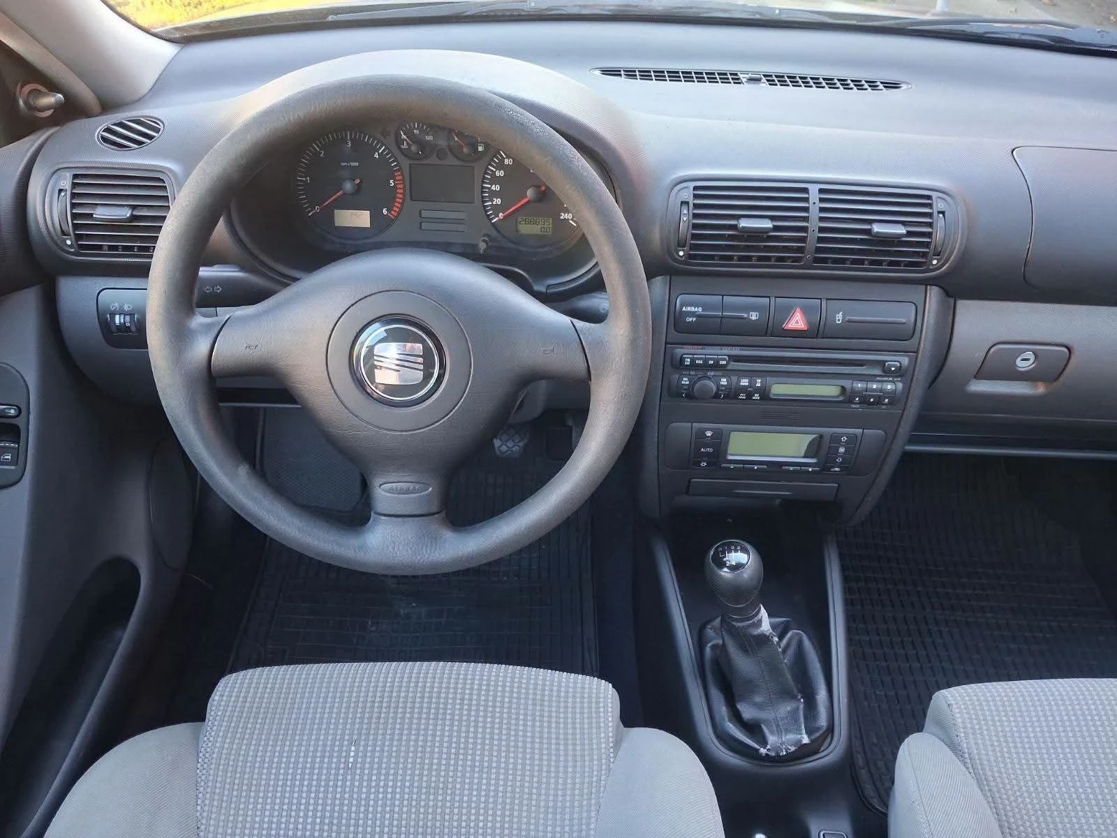 Seat Leon 1.9ТДИ, снимка 15 - Автомобили и джипове - 56634485