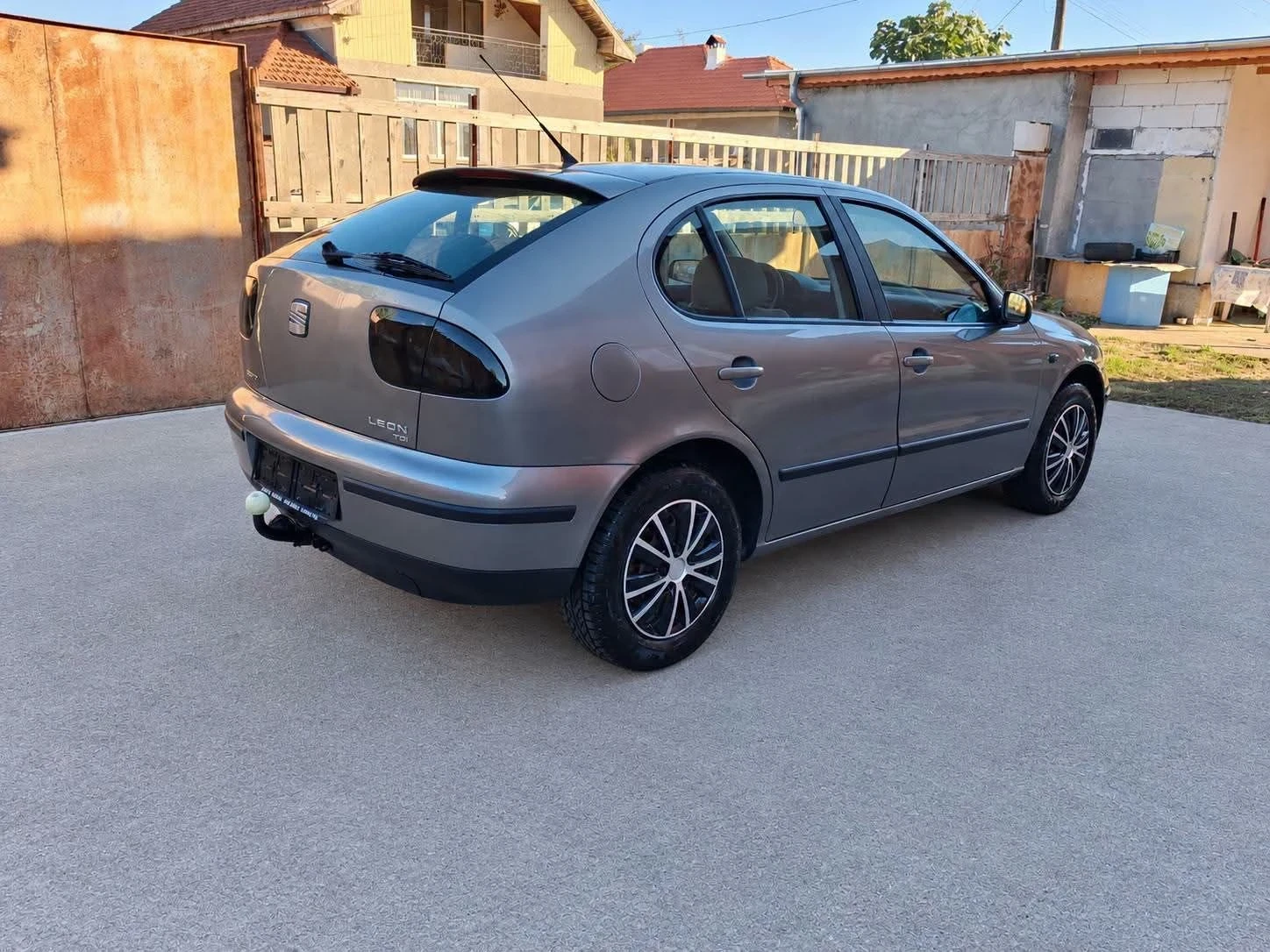 Seat Leon 1.9ТДИ, снимка 6 - Автомобили и джипове - 56634485