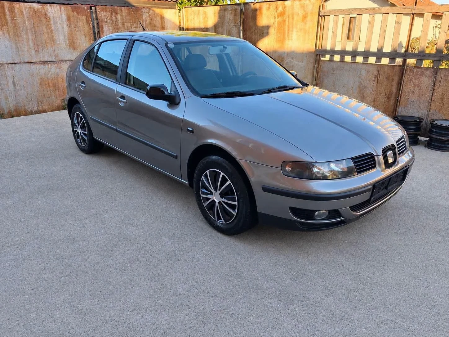 Seat Leon 1.9ТДИ, снимка 8 - Автомобили и джипове - 56634485