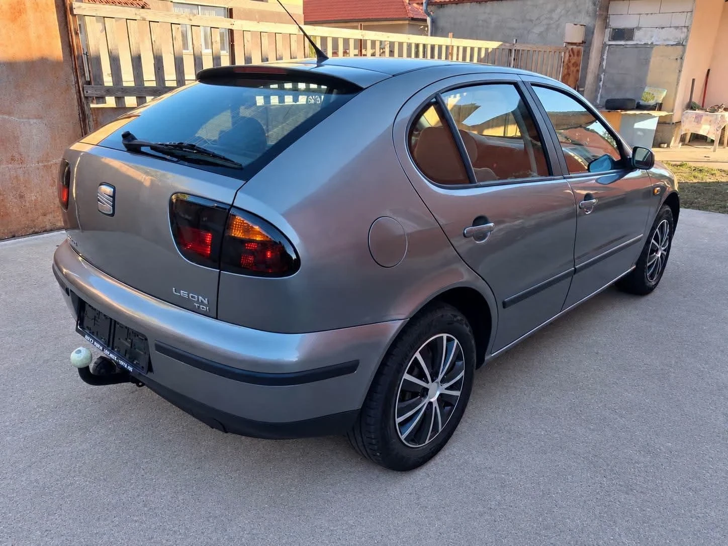 Seat Leon 1.9ТДИ, снимка 10 - Автомобили и джипове - 56634485