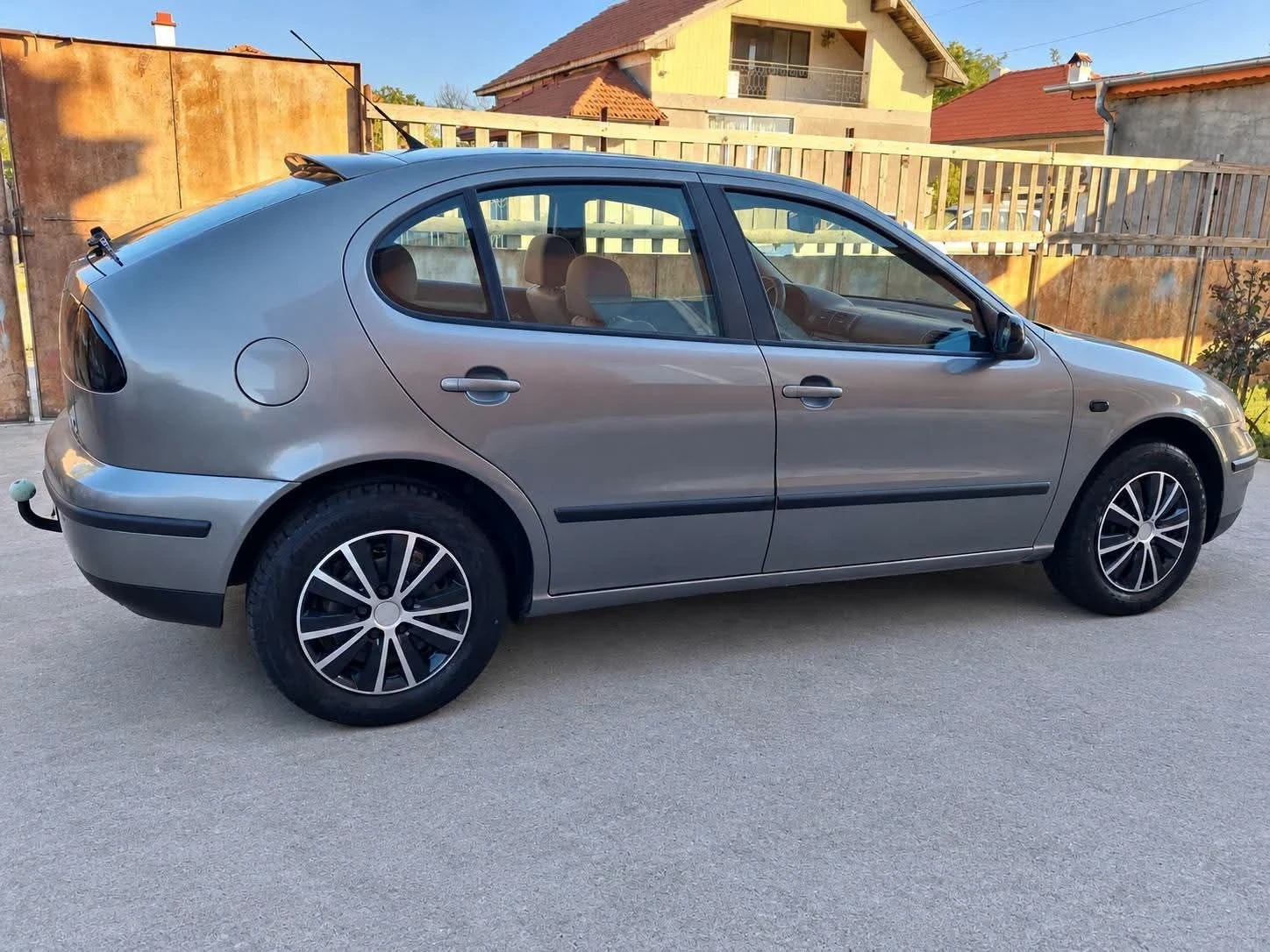 Seat Leon 1.9ТДИ, снимка 7 - Автомобили и джипове - 56634485