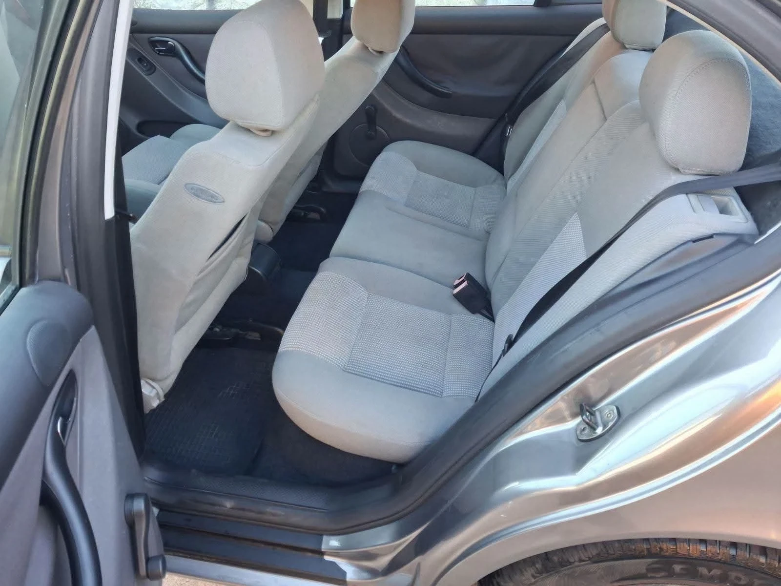 Seat Leon 1.9ТДИ, снимка 14 - Автомобили и джипове - 56634485