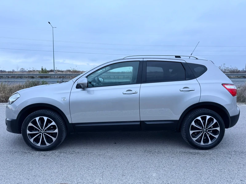 Nissan Qashqai 2.0DCi / AVTOMAT / 4X4 / PANORAMA / NAVI / CAMERA , снимка 4 - Автомобили и джипове - 52886725