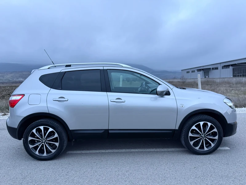 Nissan Qashqai 2.0DCi / AVTOMAT / 4X4 / PANORAMA / NAVI / CAMERA , снимка 5 - Автомобили и джипове - 52886725