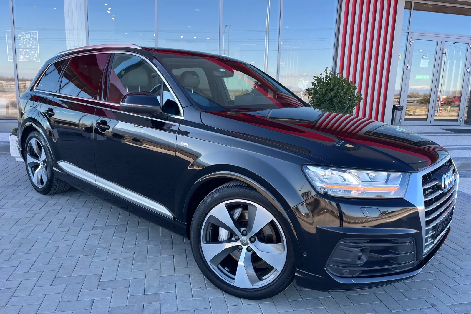Audi Q7 3.0TDI S line 7мест - изображение 3
