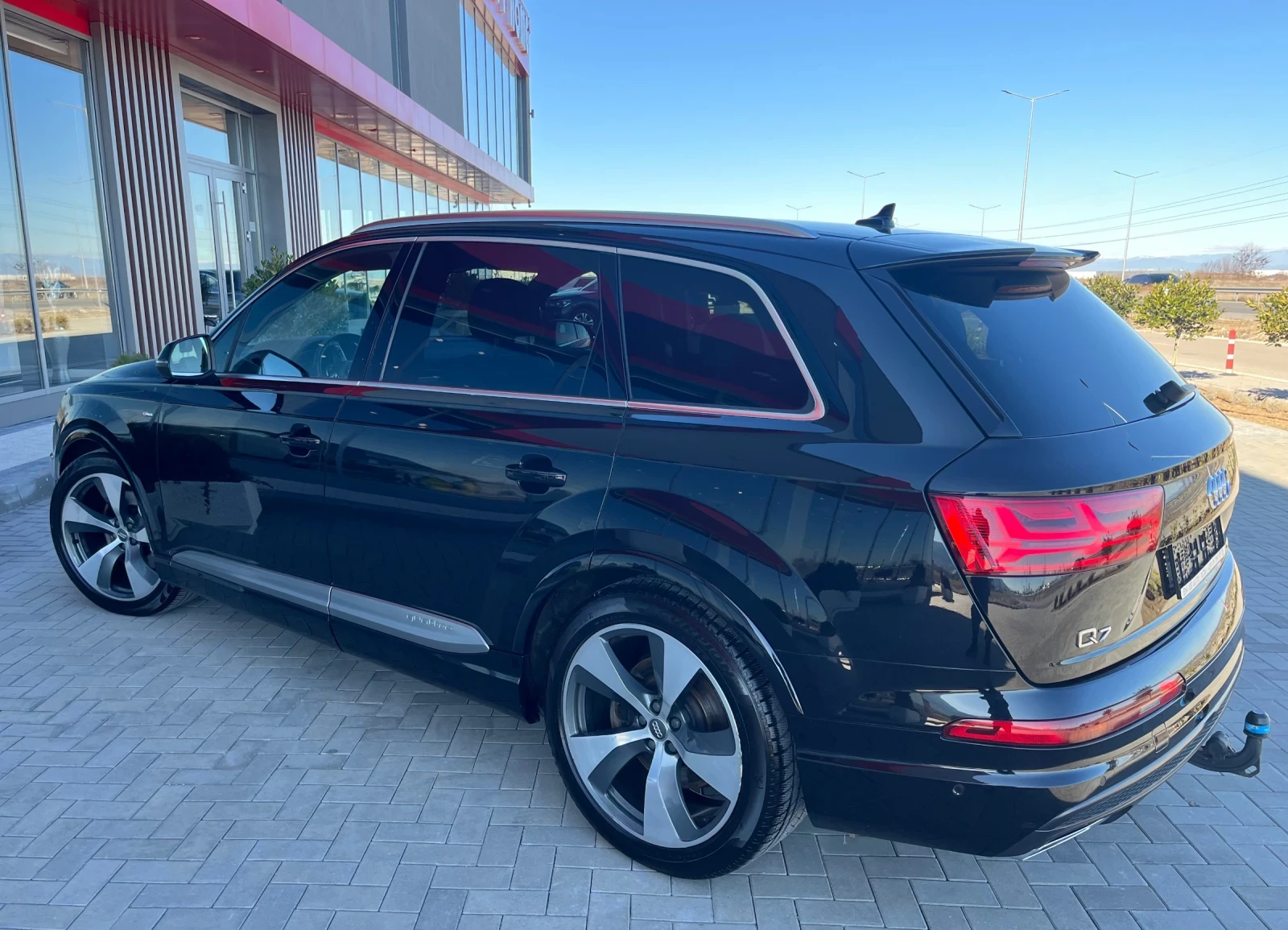 Audi Q7 3.0TDI S line 7мест - изображение 4