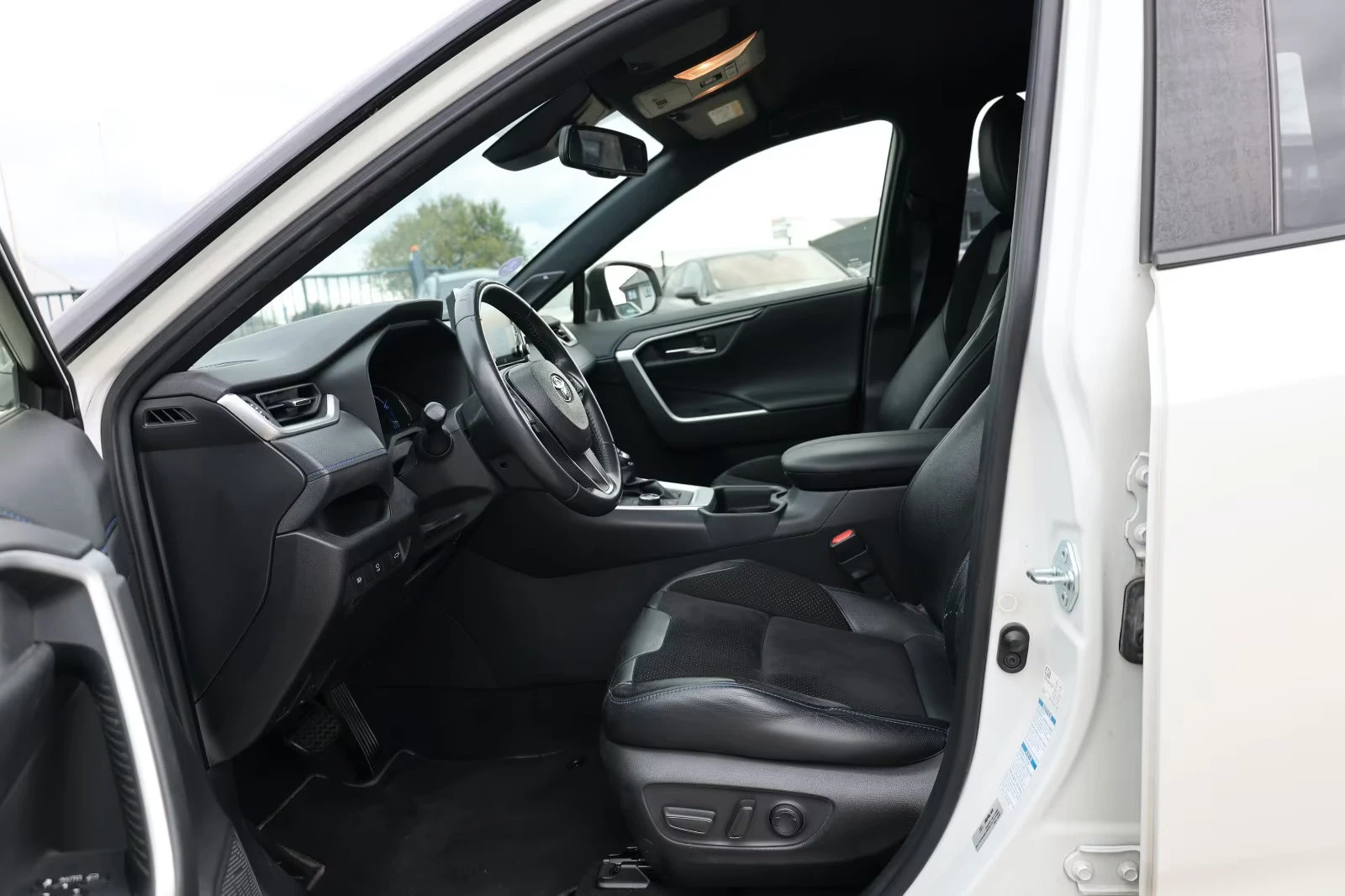 Toyota Rav4 2.5HEV/4WD/222HP/JBL/BSA/CARPLAY/L.ASS/DAB/874f - изображение 7