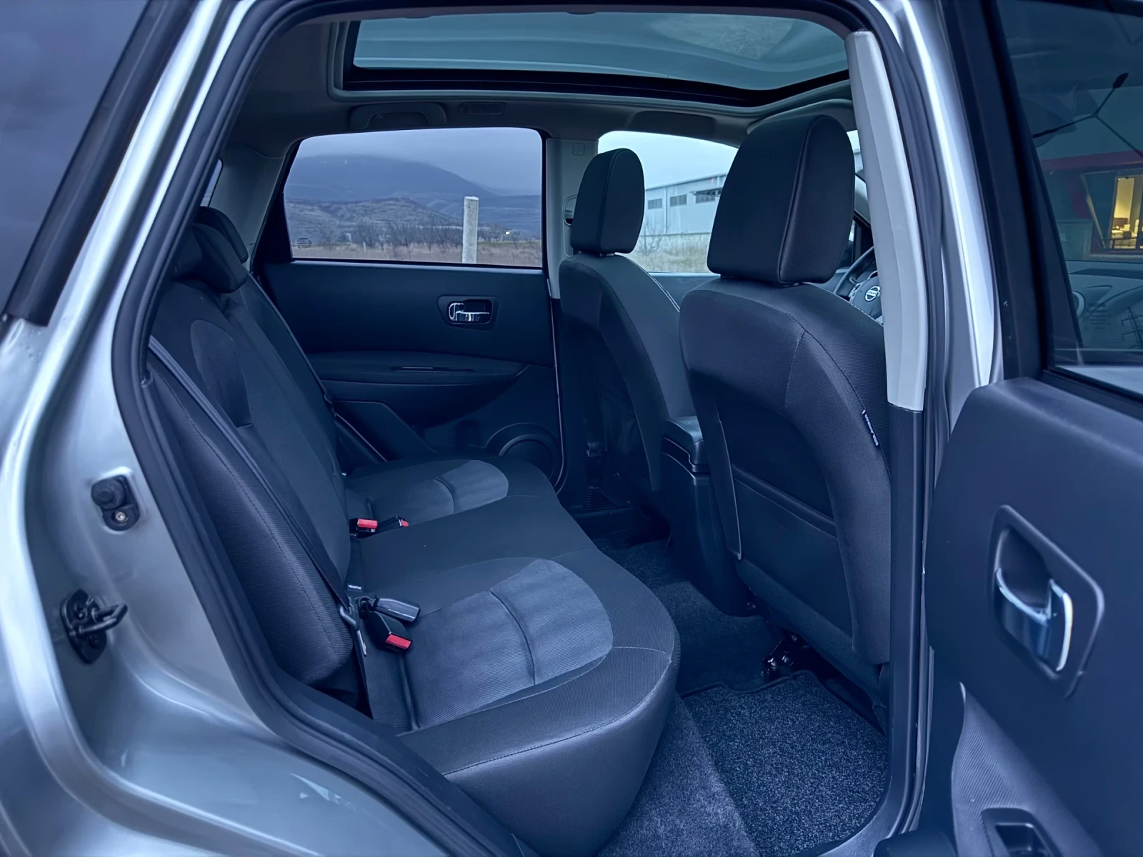 Nissan Qashqai 2.0DCi / AVTOMAT / 4X4 / PANORAMA / NAVI / CAMERA  | Mobile.bg � ����������� 13