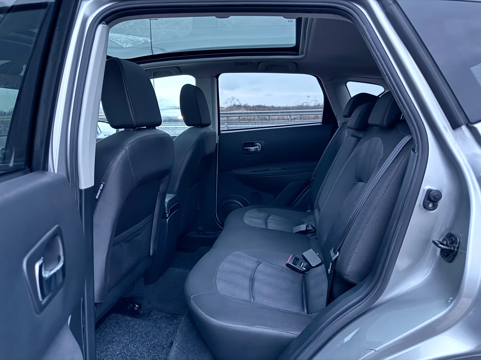 Nissan Qashqai 2.0DCi / AVTOMAT / 4X4 / PANORAMA / NAVI / CAMERA  | Mobile.bg � ����������� 12