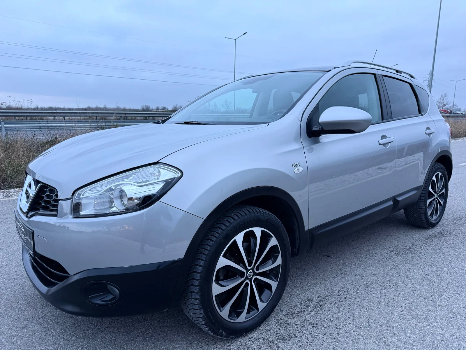 Nissan Qashqai 2.0DCi / AVTOMAT / 4X4 / PANORAMA / NAVI / CAMERA  - изображение 3