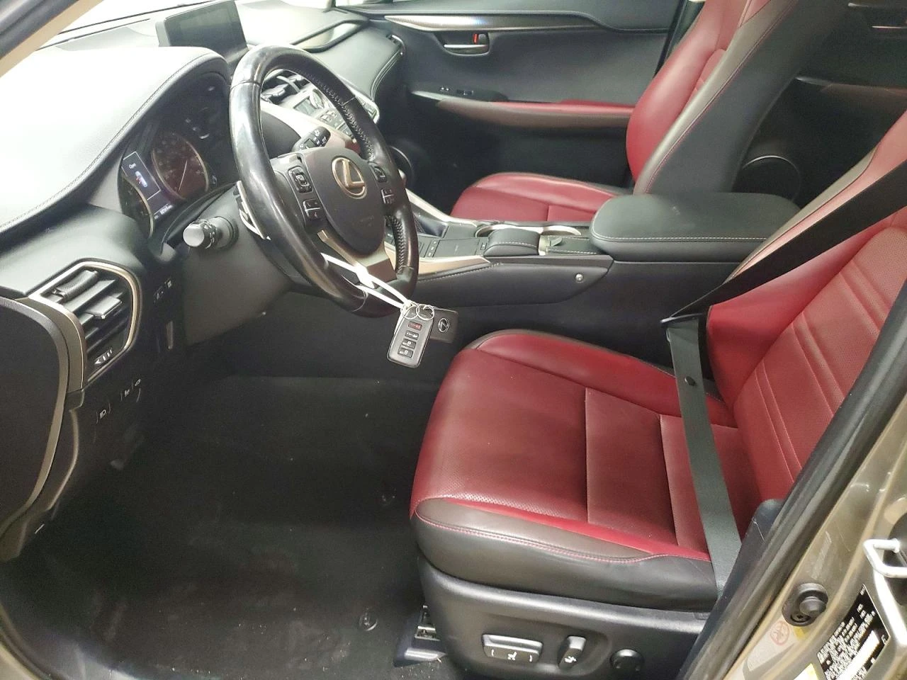 Lexus NX 300 * КОЖА* ПОДГРЕВ* LED* ШИБИДАХ*  - изображение 7