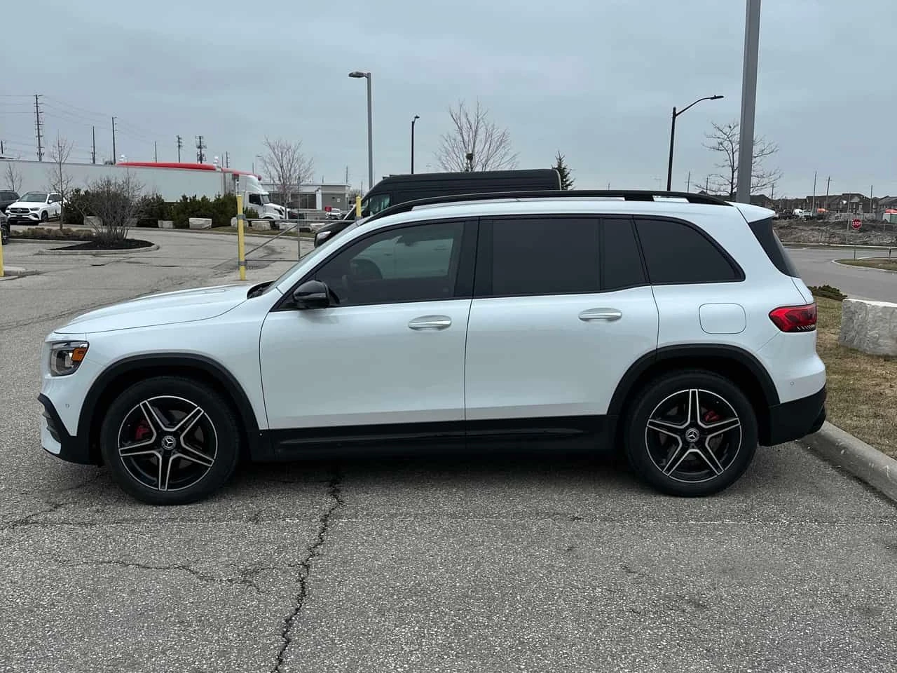 Mercedes-Benz GLB 250 Night Pack/360 CAM/ПАНОРАМА/3rd ROW SEATS, снимка 3 - Автомобили и джипове - 54071930