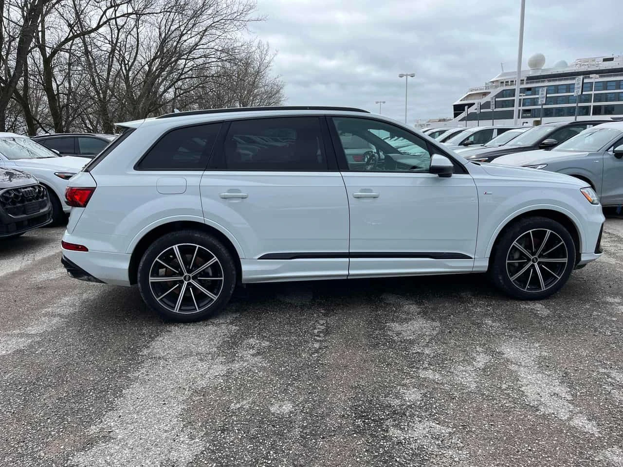 Audi Q7 * Komfort * АВТОКРЕДИТ БЕЗ ПЪРВОНАЧАЛНА ВНОСКА, снимка 4 - Автомобили и джипове - 54577567