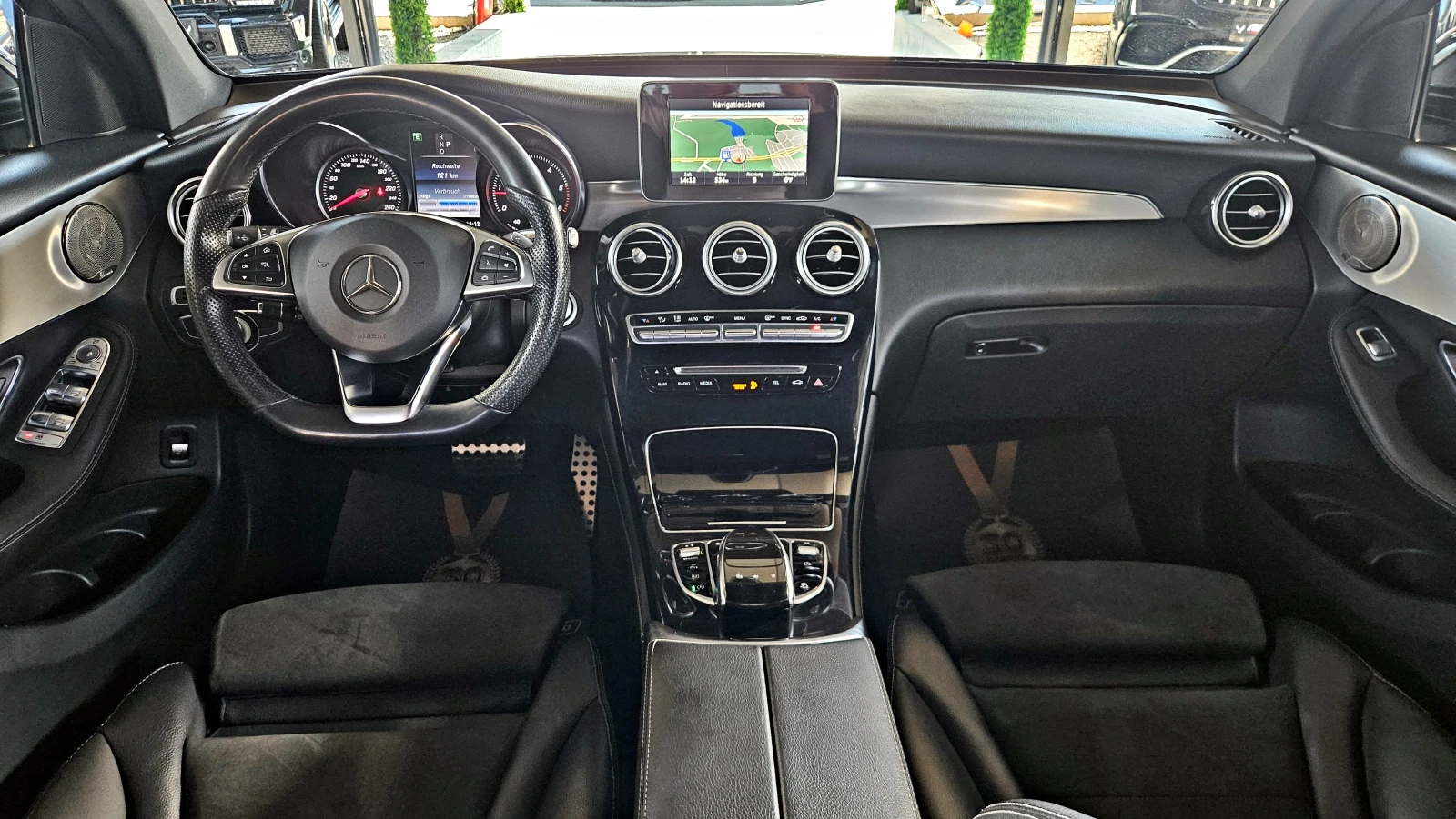 Mercedes-Benz GLC 220 AMG/4MAT/9G/GERMANY/CAMERA/KEYLESS GO/ЕЛ БАГАЖ/LIZ, снимка 9 - Автомобили и джипове - 55627581