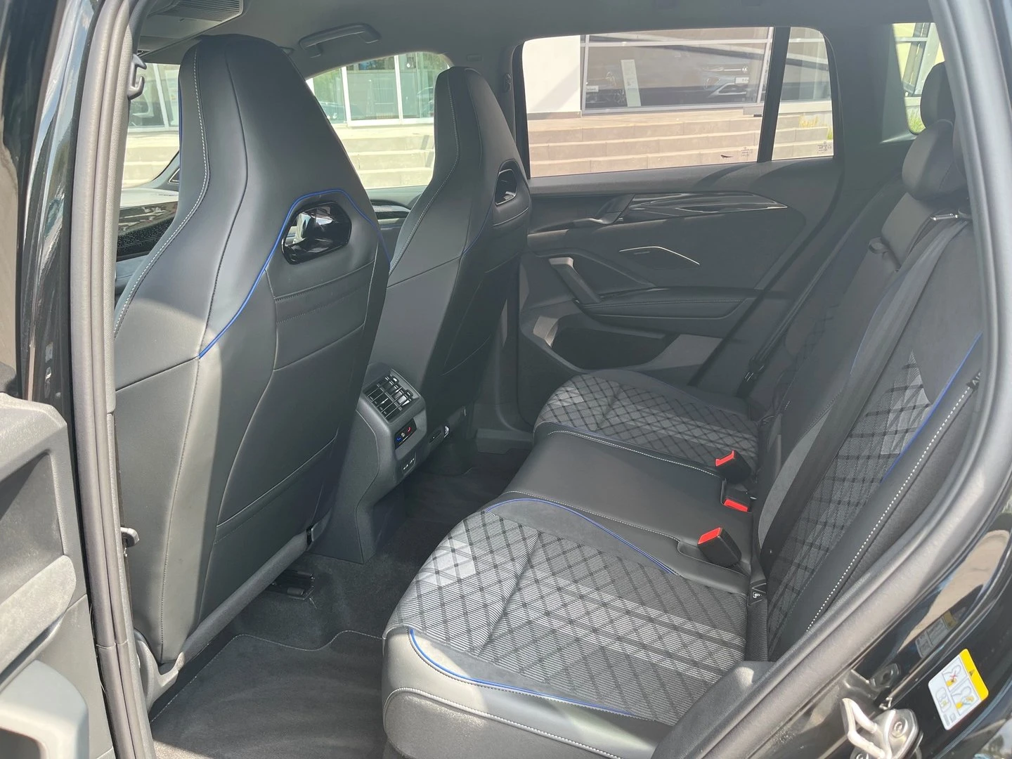 VW Tiguan, снимка 6 - Автомобили и джипове - 56422696