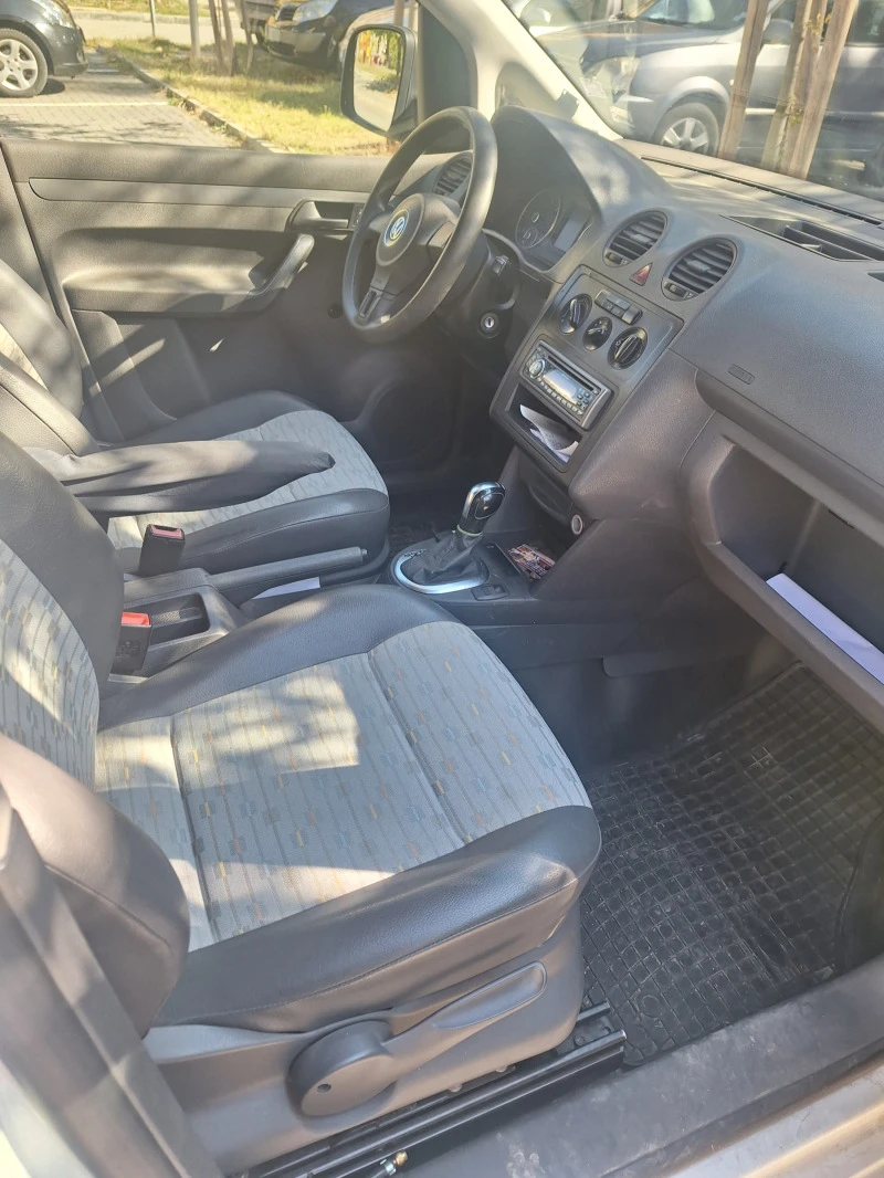 VW Caddy 1.6, снимка 12 - Автомобили и джипове - 47526130