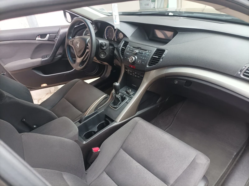 Honda Accord 2.0i 156 k. c., снимка 7 - Автомобили и джипове - 47194070