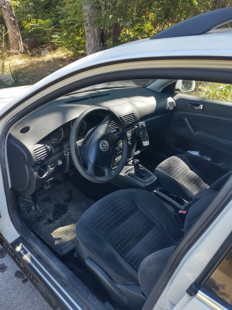 VW Passat 1.8 Т, снимка 6 - Автомобили и джипове - 52269695