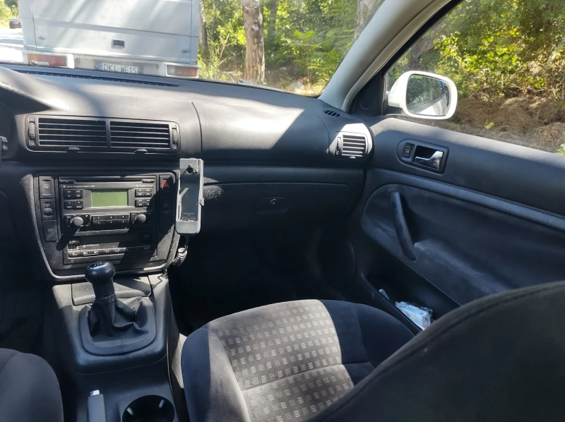 VW Passat 1.8 Т, снимка 9 - Автомобили и джипове - 52269695