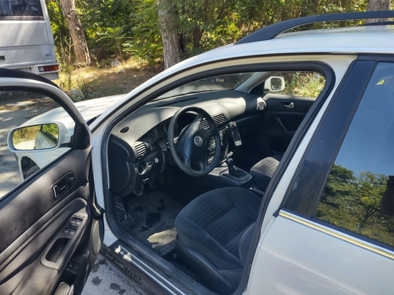 VW Passat 1.8 Т, снимка 5 - Автомобили и джипове - 52269695