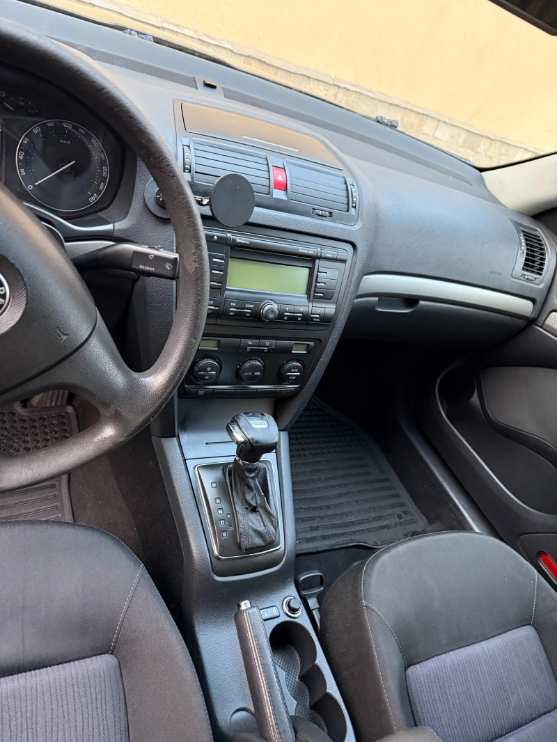 Skoda Octavia, снимка 15 - Автомобили и джипове - 52920018