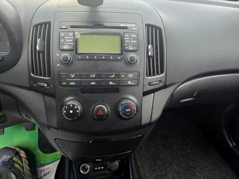 Hyundai I30 1.6CRDI/ПЕРФЕКТЕН, снимка 10 - Автомобили и джипове - 53270690