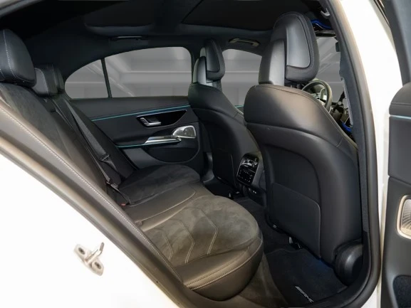 Mercedes-Benz E 300 de = AMG Line = Гаранция, снимка 11 - Автомобили и джипове - 54215677