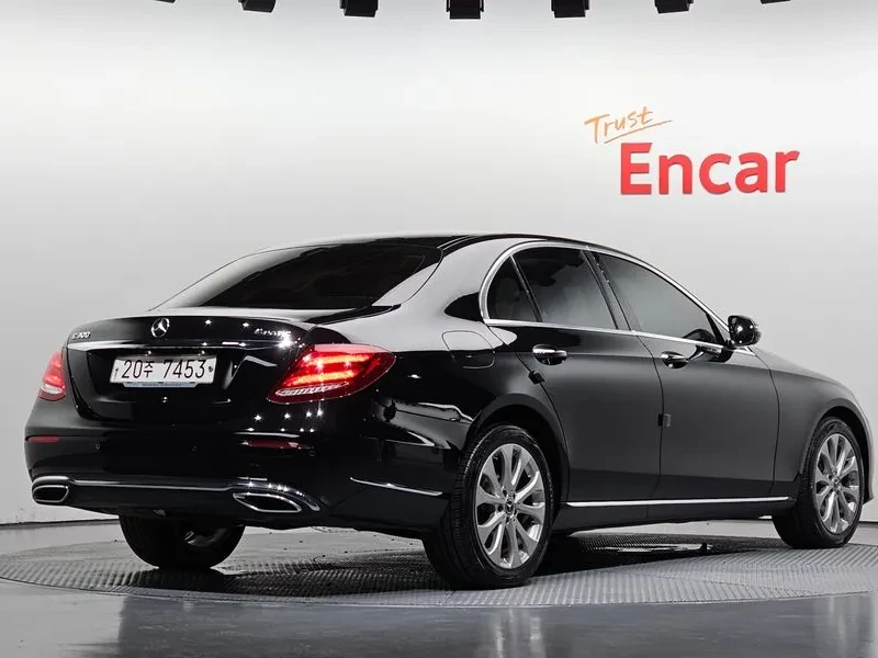 Mercedes-Benz E 220 W213 4Matic Exclusive, снимка 2 - Автомобили и джипове - 55921816