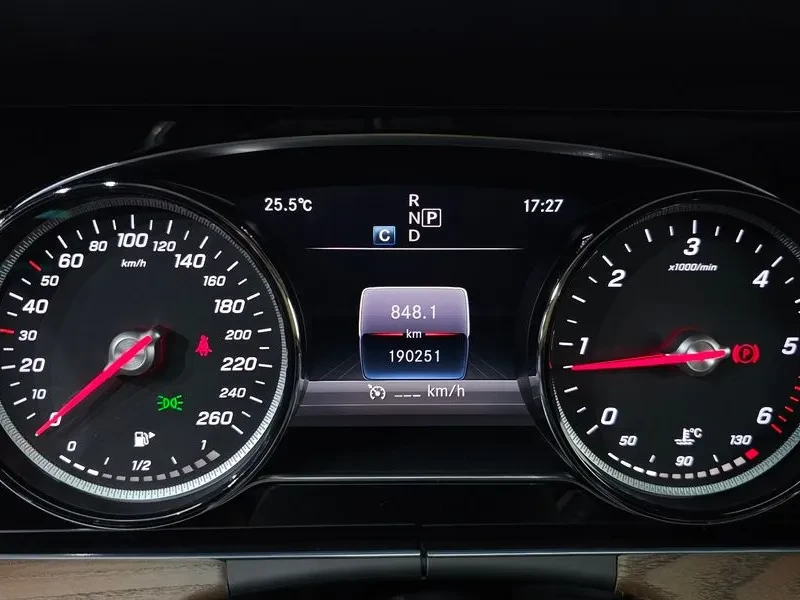 Mercedes-Benz E 220 W213 4Matic Exclusive, снимка 8 - Автомобили и джипове - 55921816