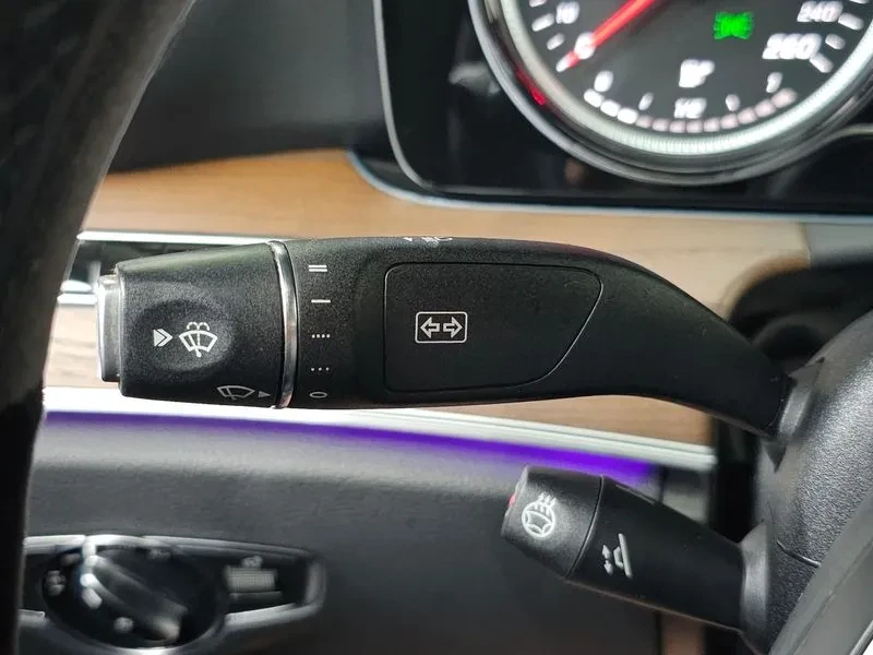 Mercedes-Benz E 220 W213 4Matic Exclusive, снимка 12 - Автомобили и джипове - 55921816