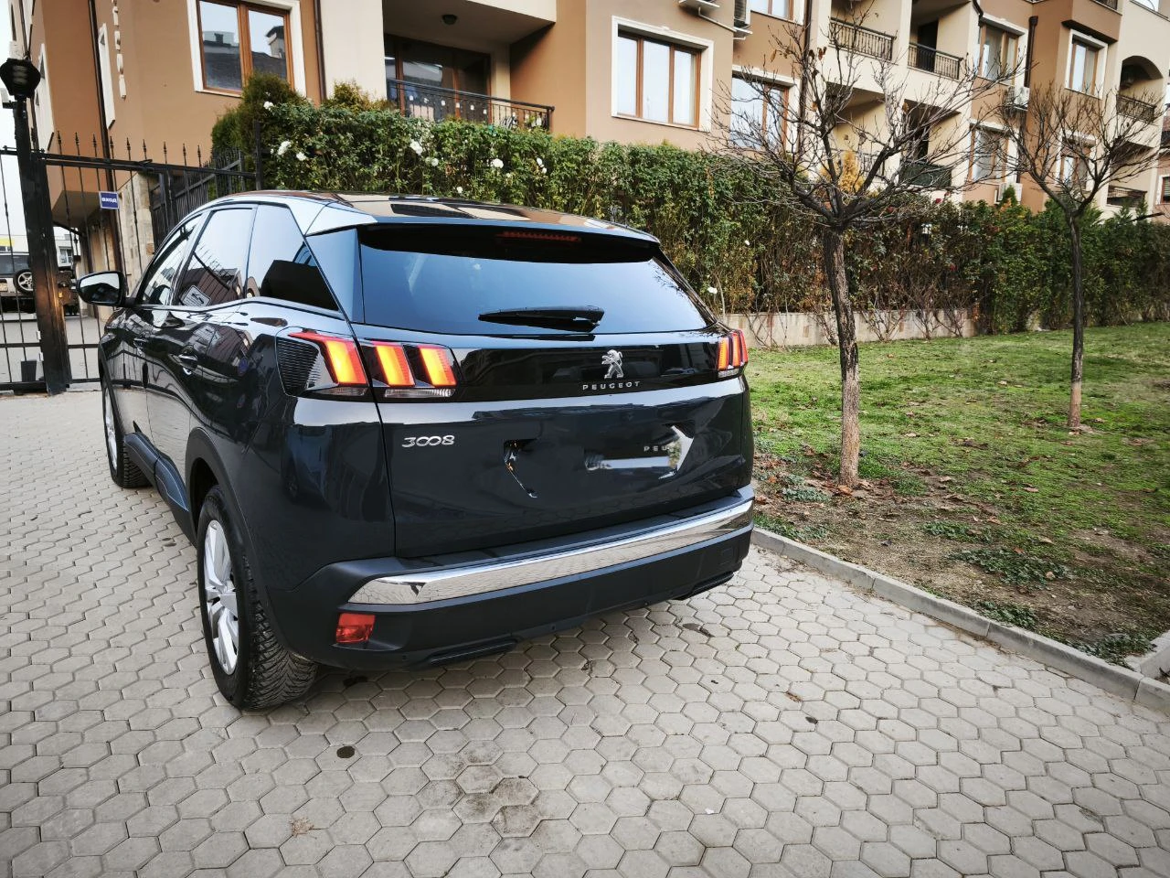 Peugeot 3008 ALLURE 1.5 BlueHDi 130 EAT8 EURO 6 - изображение 5