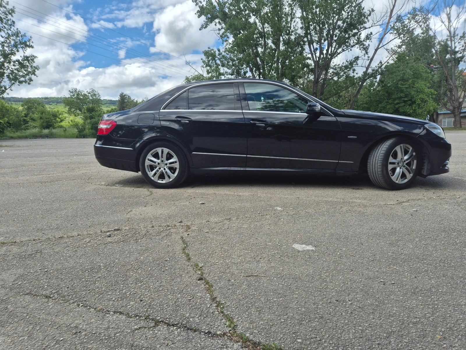 Mercedes-Benz E 220, снимка 6 - Автомобили и джипове - 54580868