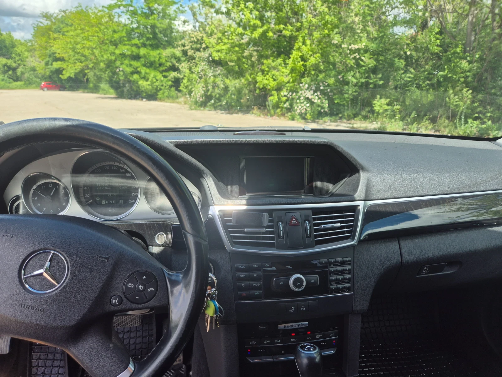 Mercedes-Benz E 220, снимка 11 - Автомобили и джипове - 54580868