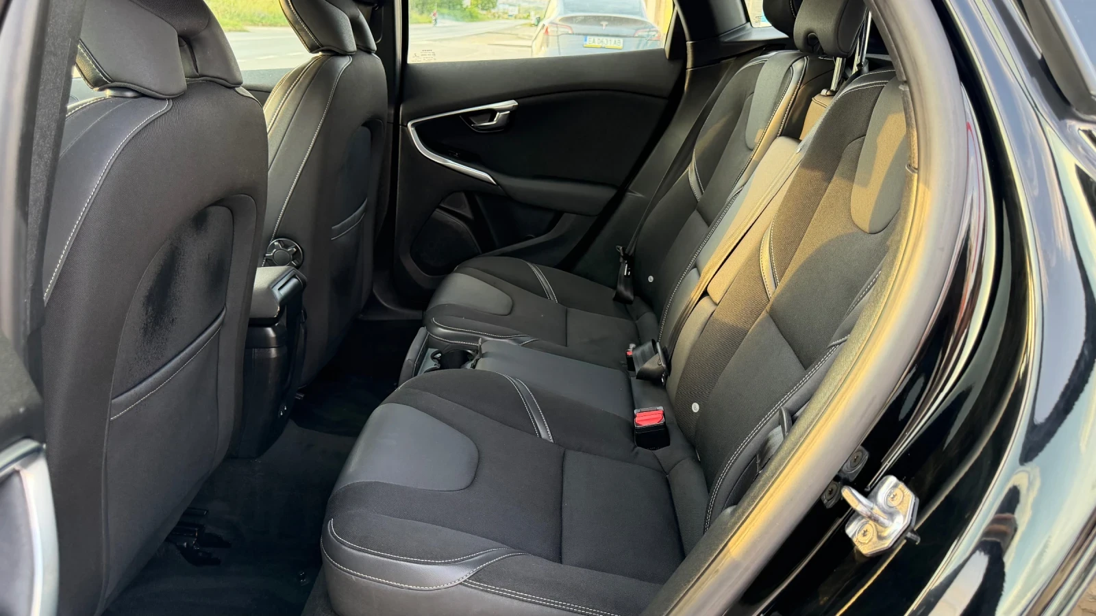 Volvo V40 AUTOMATIC 2.0D EURO6, снимка 8 - Автомобили и джипове - 54683560