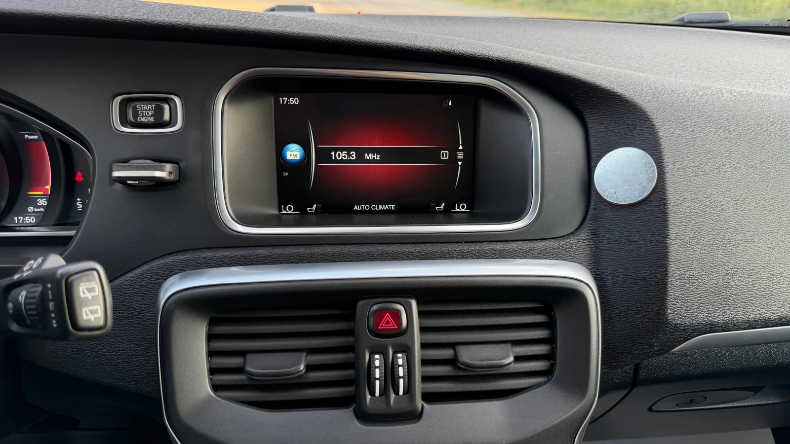 Volvo V40 AUTOMATIC 2.0D EURO6, снимка 13 - Автомобили и джипове - 54683560