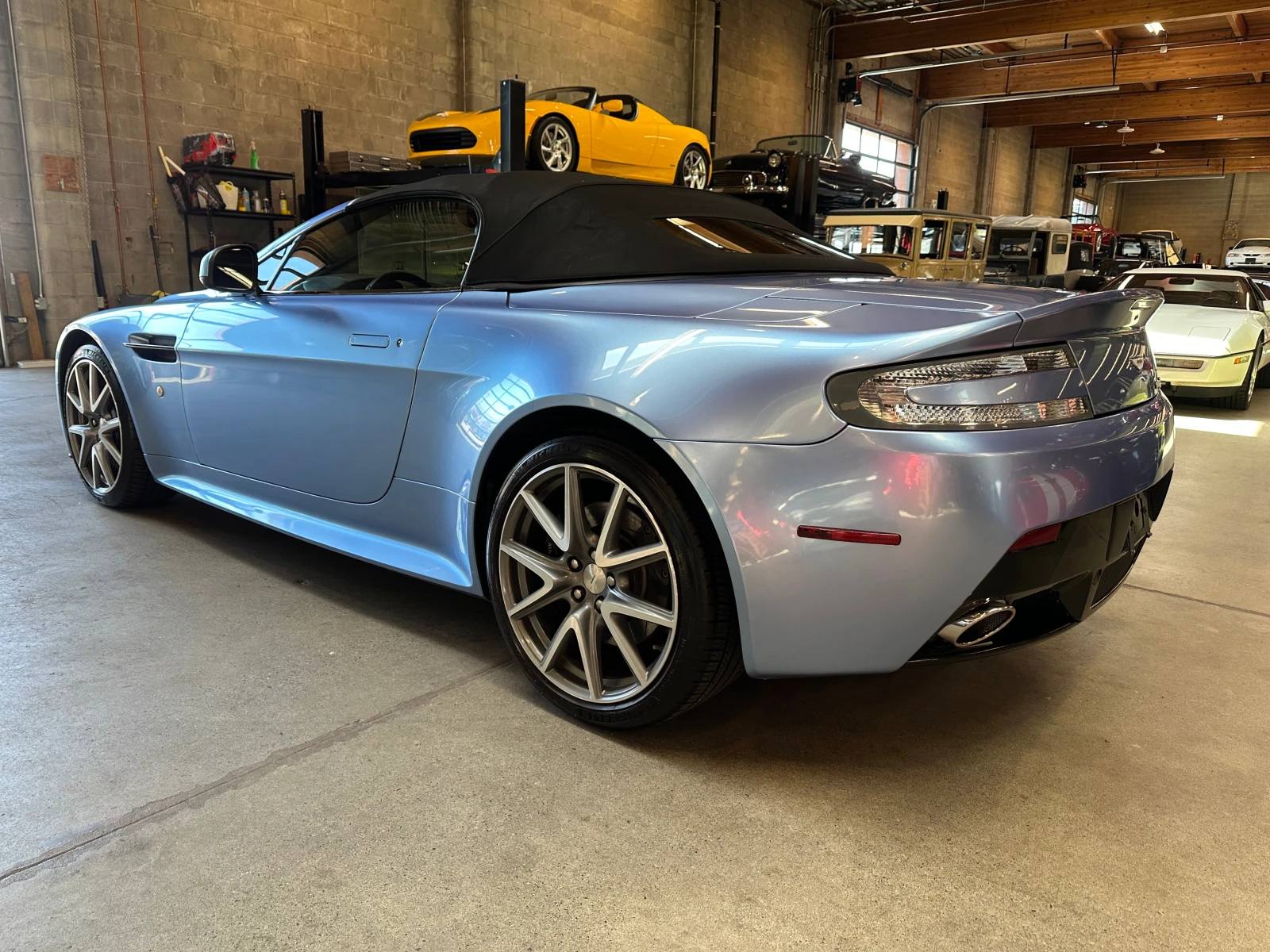 Aston Martin V8 Vantage 4.7L 8cyl Rear Wheel Drive | Mobile.bg � ����������� 13