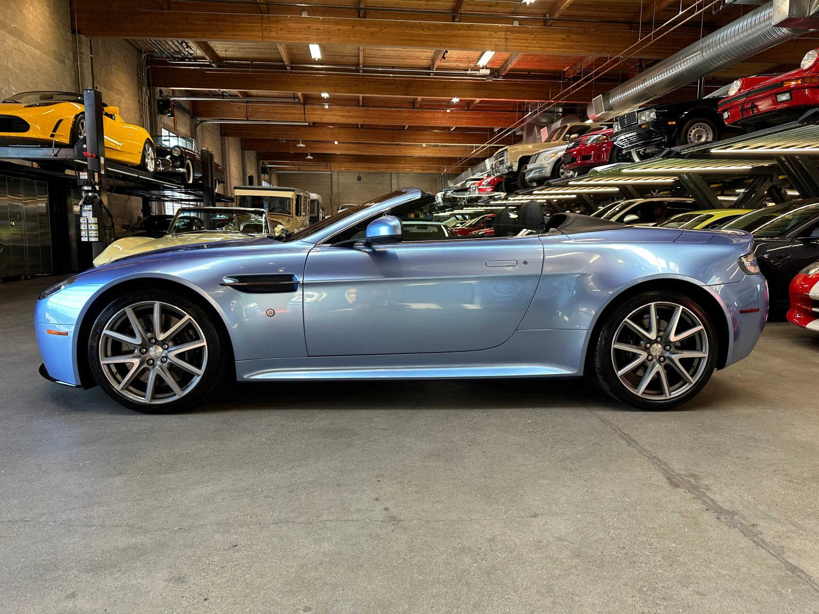 Aston Martin V8 Vantage 4.7L 8cyl Rear Wheel Drive | Mobile.bg � ����������� 9