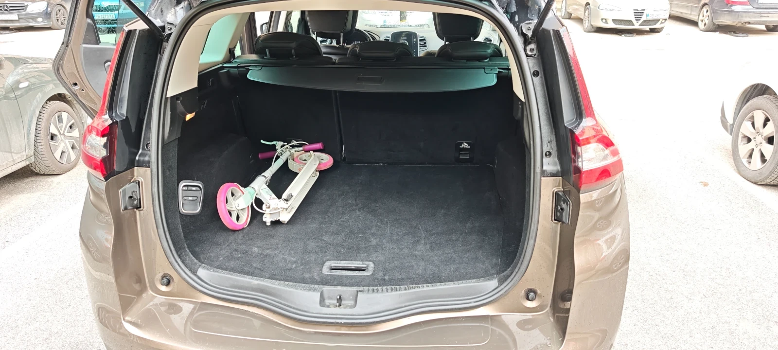 Renault Grand scenic Bose, снимка 9 - Автомобили и джипове - 55240705