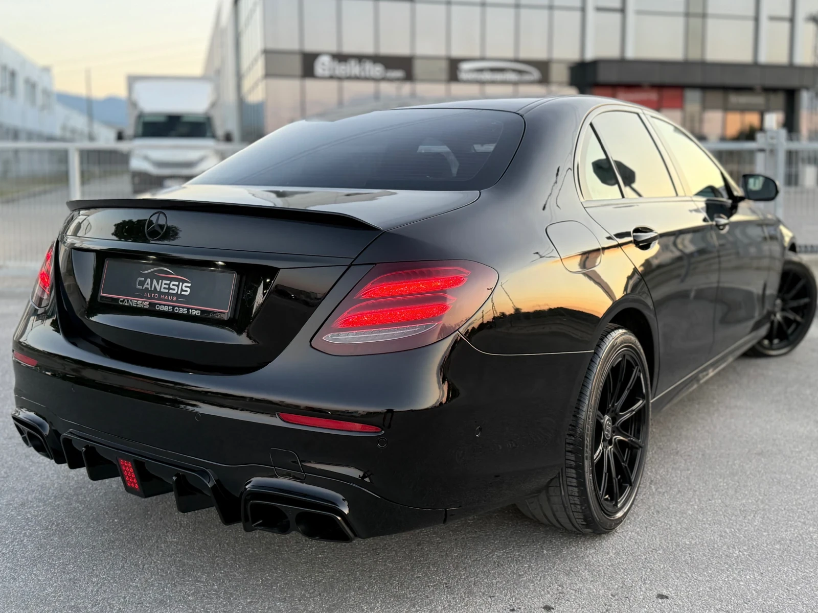 Mercedes-Benz E 220 4MATIC* BRABUS-PACK* PODGREV* HEAD-UP* DIGITAL, снимка 4 - Автомобили и джипове - 55513380