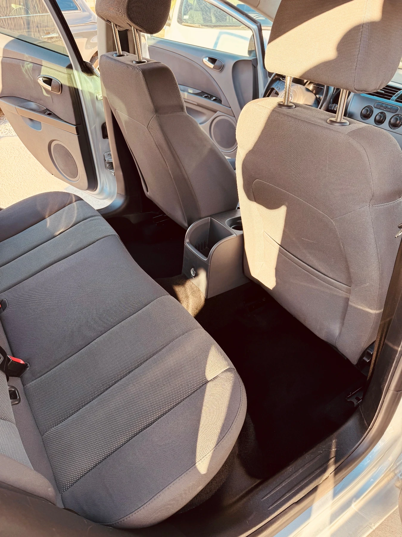 Seat Leon Газ, снимка 13 - Автомобили и джипове - 56289299