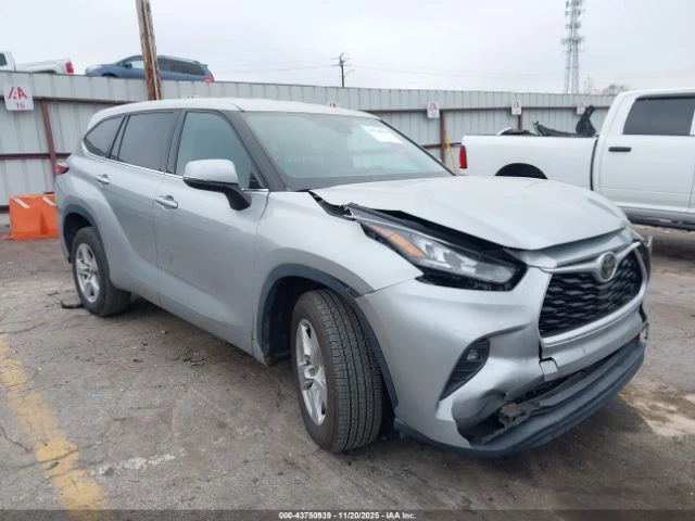 Toyota Highlander LE* AMBIENT* SMARTKEY* LANE ASSIST* М.ТОЧКА* , снимка 2 - Автомобили и джипове - 52944621