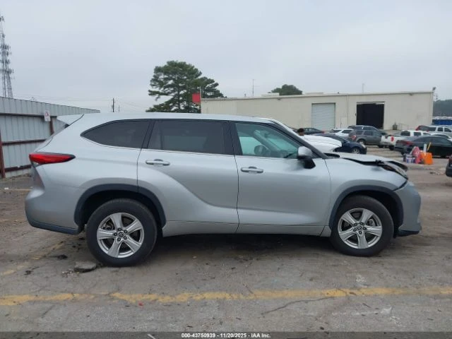 Toyota Highlander LE* AMBIENT* SMARTKEY* LANE ASSIST* М.ТОЧКА* , снимка 3 - Автомобили и джипове - 52944621