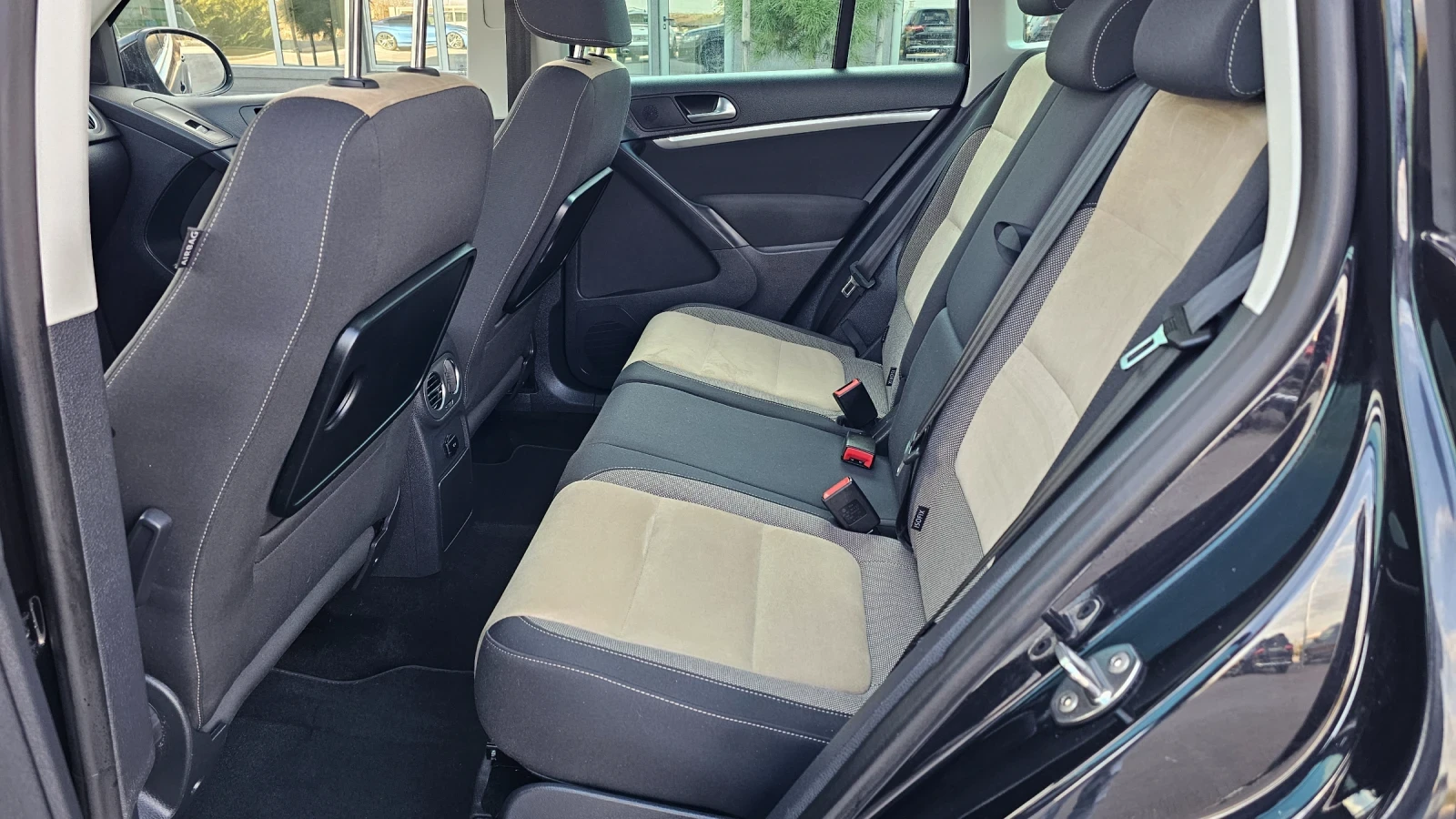 VW Tiguan Germany* Sport & Style 4Motion 2.0 ТSI 132kw(180ps, снимка 12 - Автомобили и джипове - 53635707