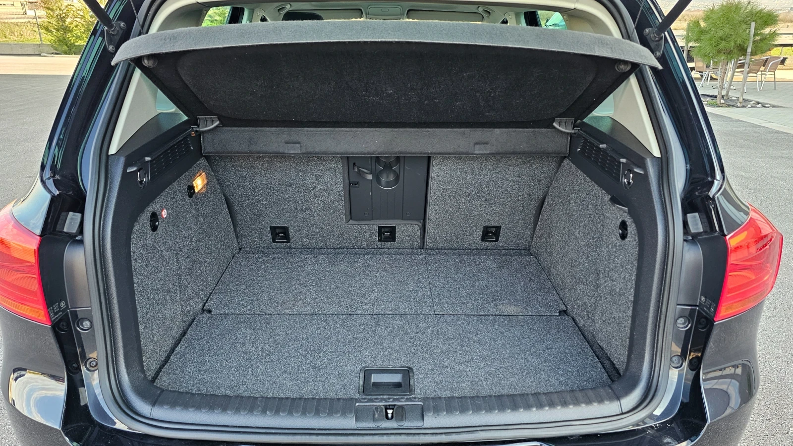 VW Tiguan Germany* Sport & Style 4Motion 2.0 ТSI 132kw(180ps, снимка 17 - Автомобили и джипове - 53635707