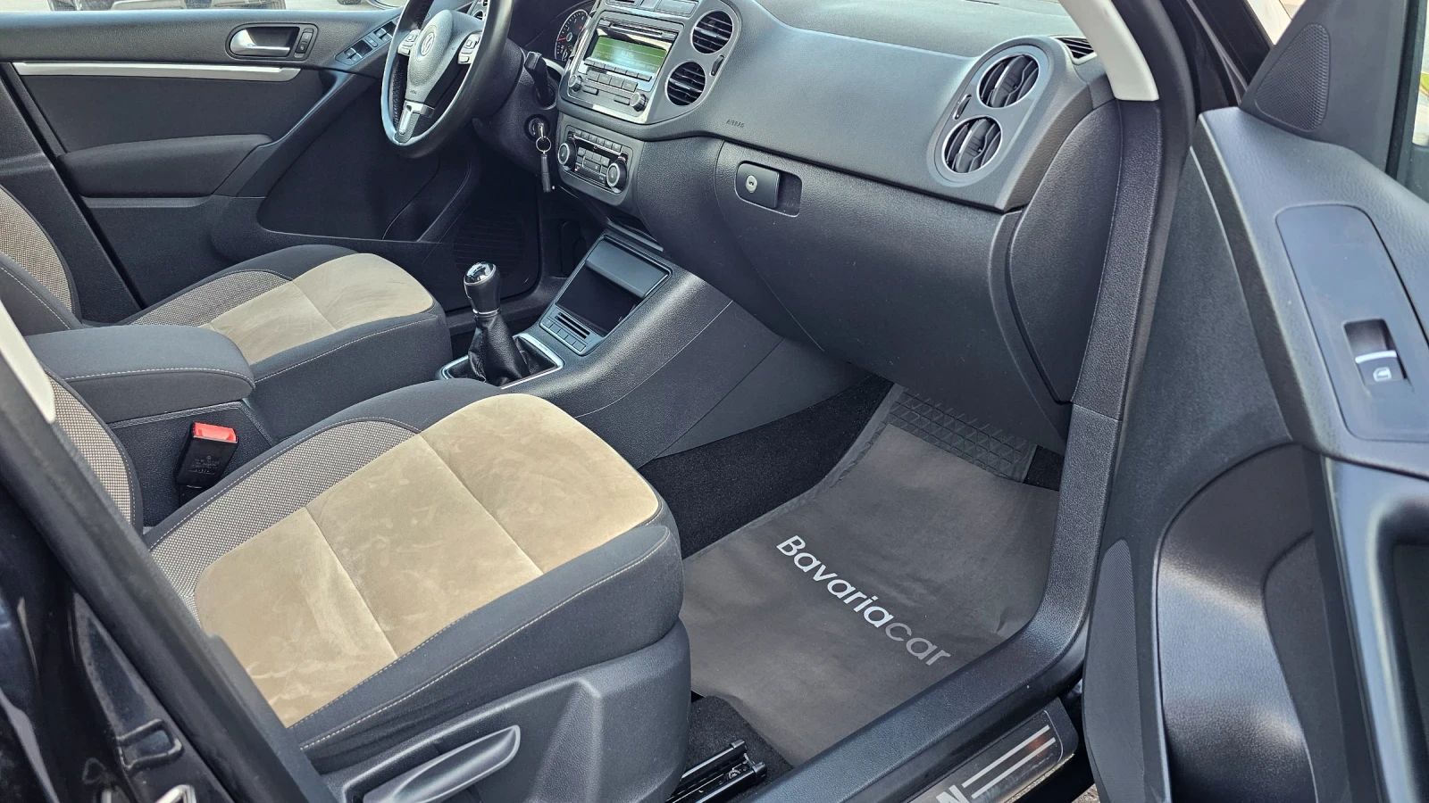 VW Tiguan Germany* Sport & Style 4Motion 2.0 ТSI 132kw(180ps, снимка 15 - Автомобили и джипове - 53635707