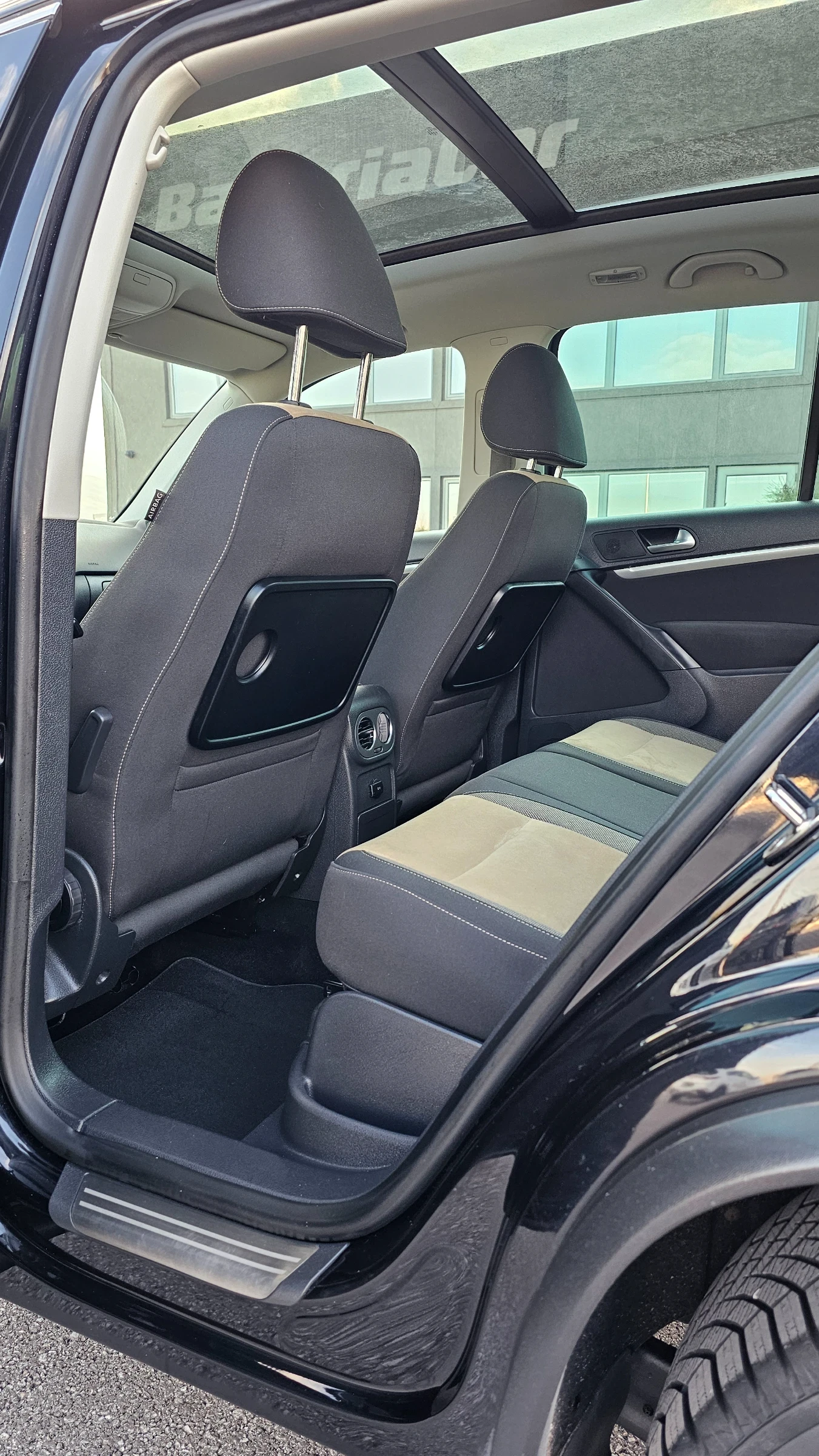 VW Tiguan Germany* Sport & Style 4Motion 2.0 ТSI 132kw(180ps, снимка 11 - Автомобили и джипове - 53635707