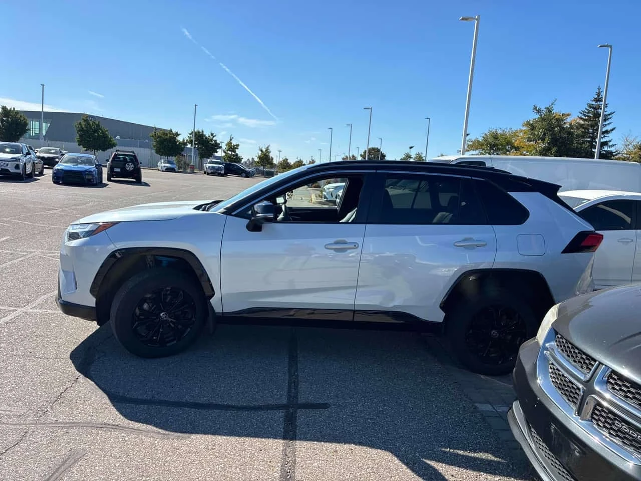 Toyota Rav4 * Hybrid XSE * CARFAX * БЕЗ ПЪРВОНАЧАЛНА ВНОСКА, снимка 2 - Автомобили и джипове - 56207966