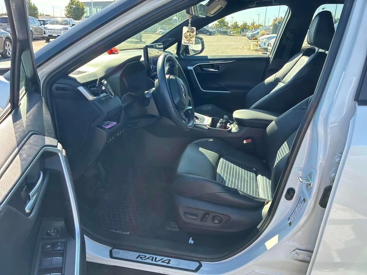 Toyota Rav4 * Hybrid XSE * CARFAX * БЕЗ ПЪРВОНАЧАЛНА ВНОСКА, снимка 5 - Автомобили и джипове - 56207966