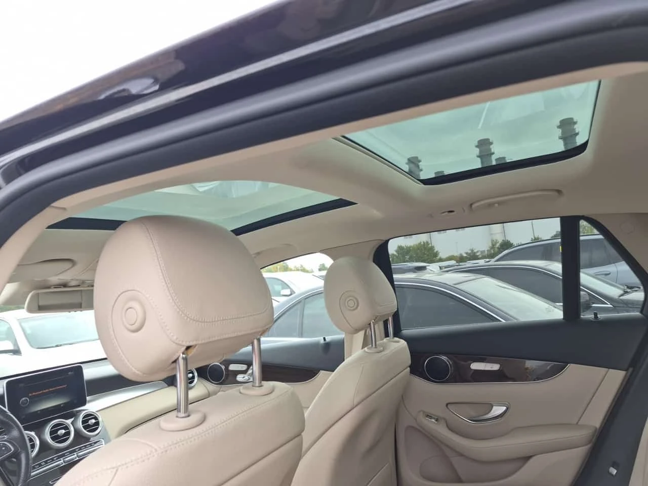 Mercedes-Benz GLC * 4matic * ПОДГРЕВ * CARFAX * , снимка 13 - Автомобили и джипове - 56324780