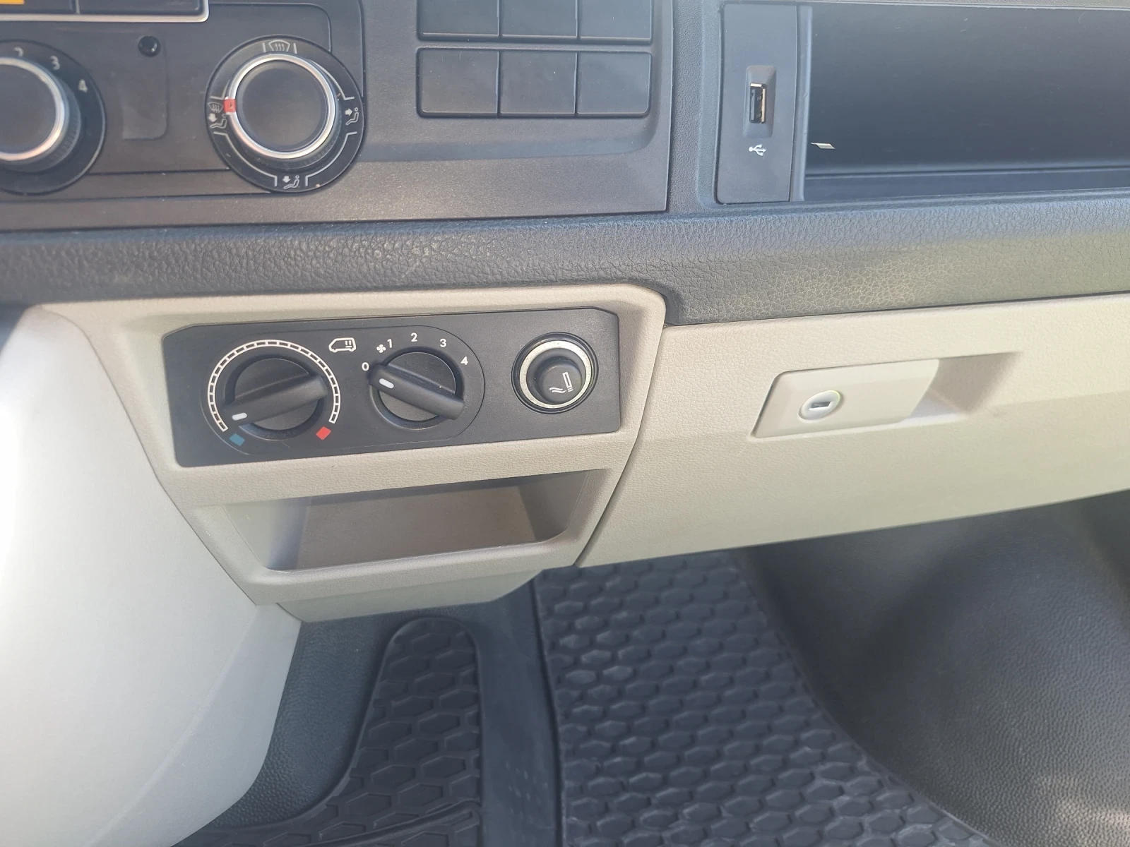 VW Transporter T6, снимка 3 - Бусове и автобуси - 54329390